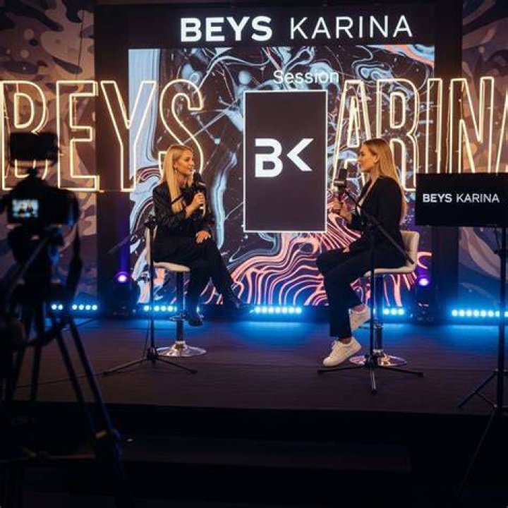 Karina Colombiana: The Rising Star in the Music Industry