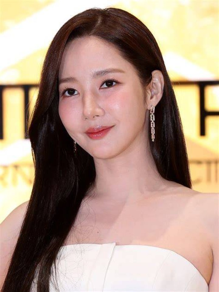 Park Min-young Height: Discovering the True Height of This Beloved Korean Actress