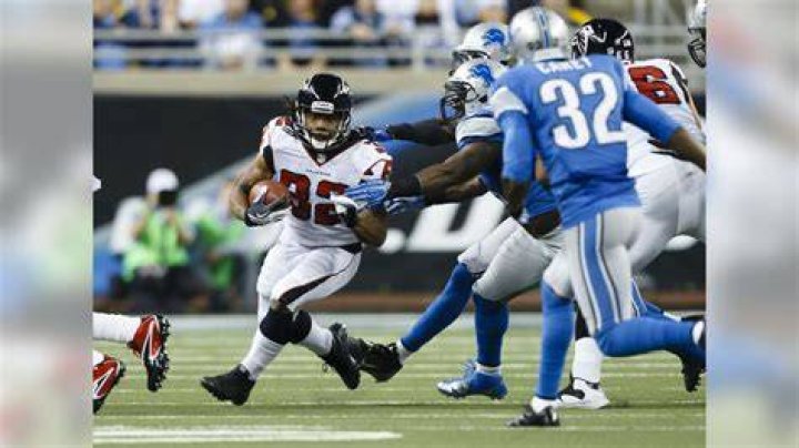 Who Was the Shortest NFL Player? Unveiling the Story of NFL's Petite Legends